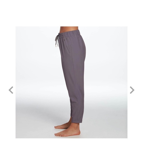 NWT Women’s Woven Jogger Pants - Picture 3 of 4
